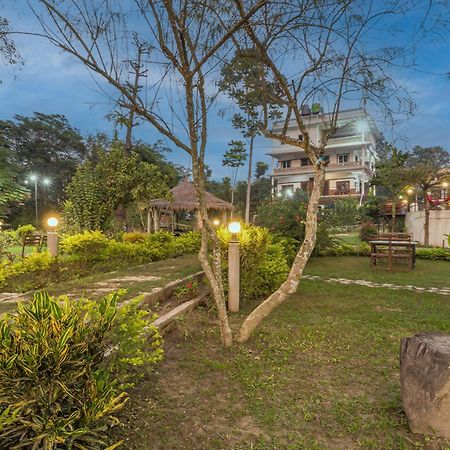 Hotel Riverside With Swimming Pool Sauraha Dış mekan fotoğraf