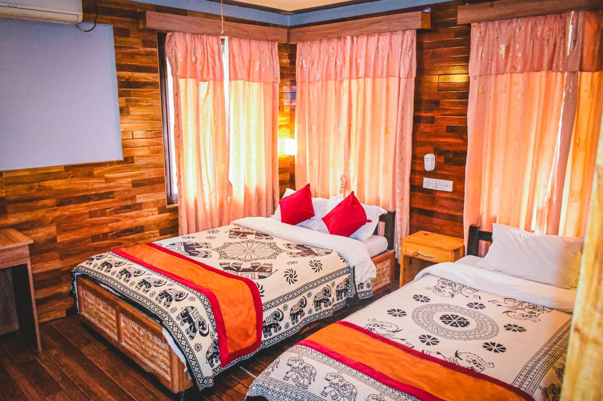 Hotel Riverside With Swimming Pool Sauraha Dış mekan fotoğraf