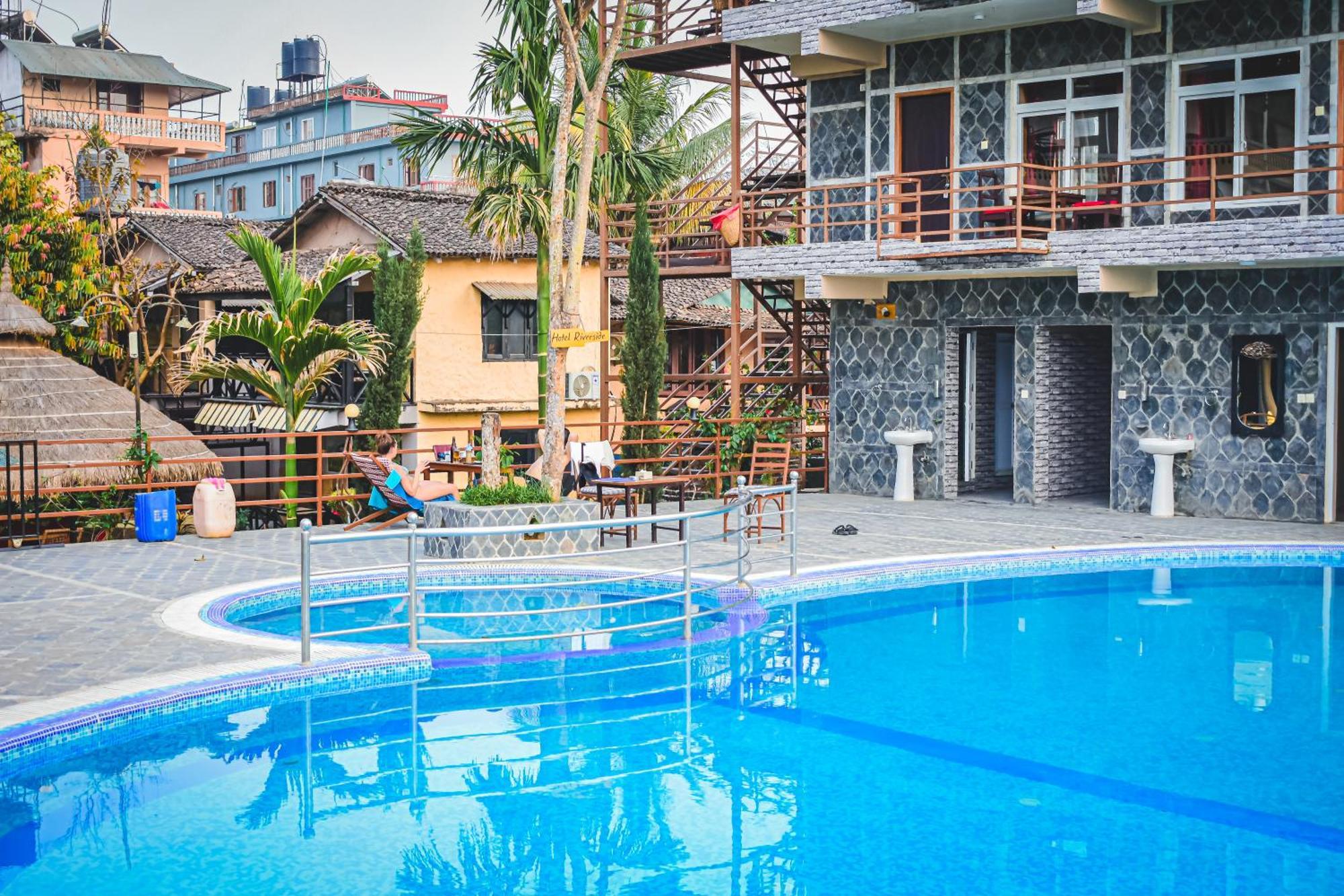 Hotel Riverside With Swimming Pool Sauraha Dış mekan fotoğraf