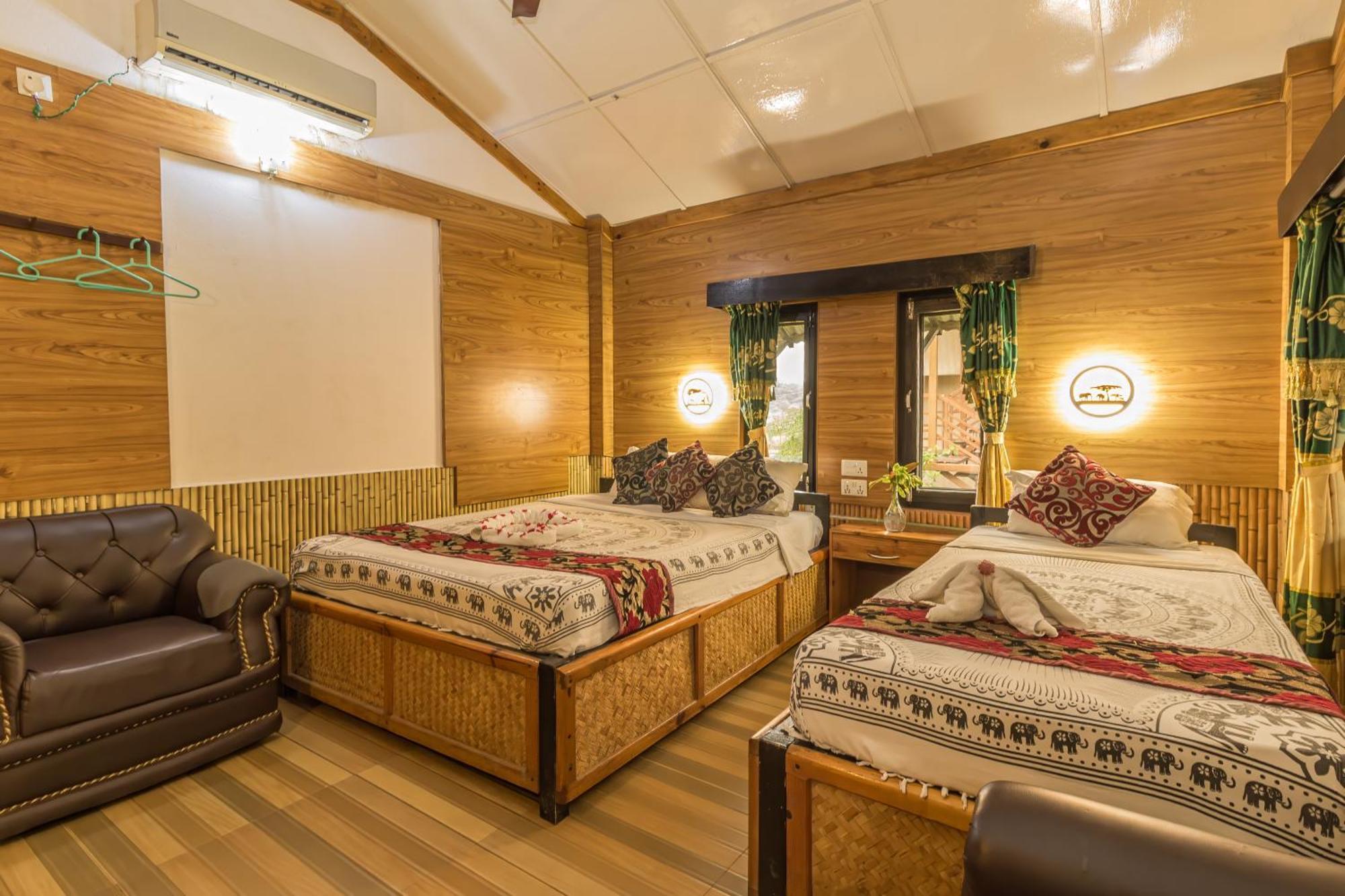 Hotel Riverside With Swimming Pool Sauraha Dış mekan fotoğraf