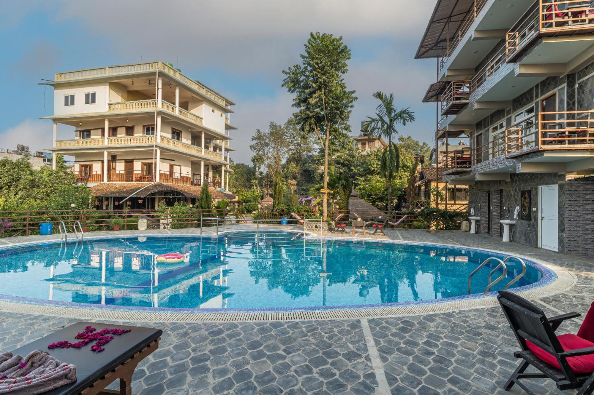 Hotel Riverside With Swimming Pool Sauraha Dış mekan fotoğraf