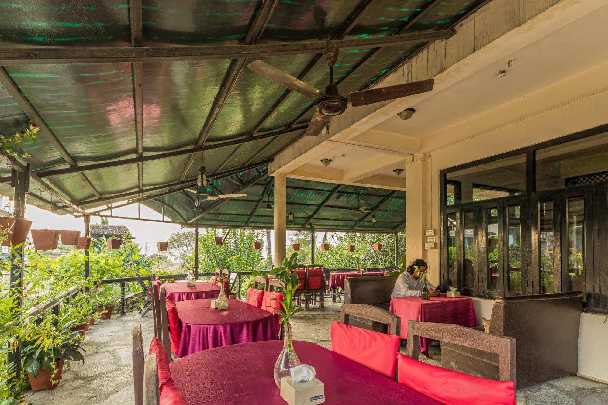 Hotel Riverside With Swimming Pool Sauraha Dış mekan fotoğraf