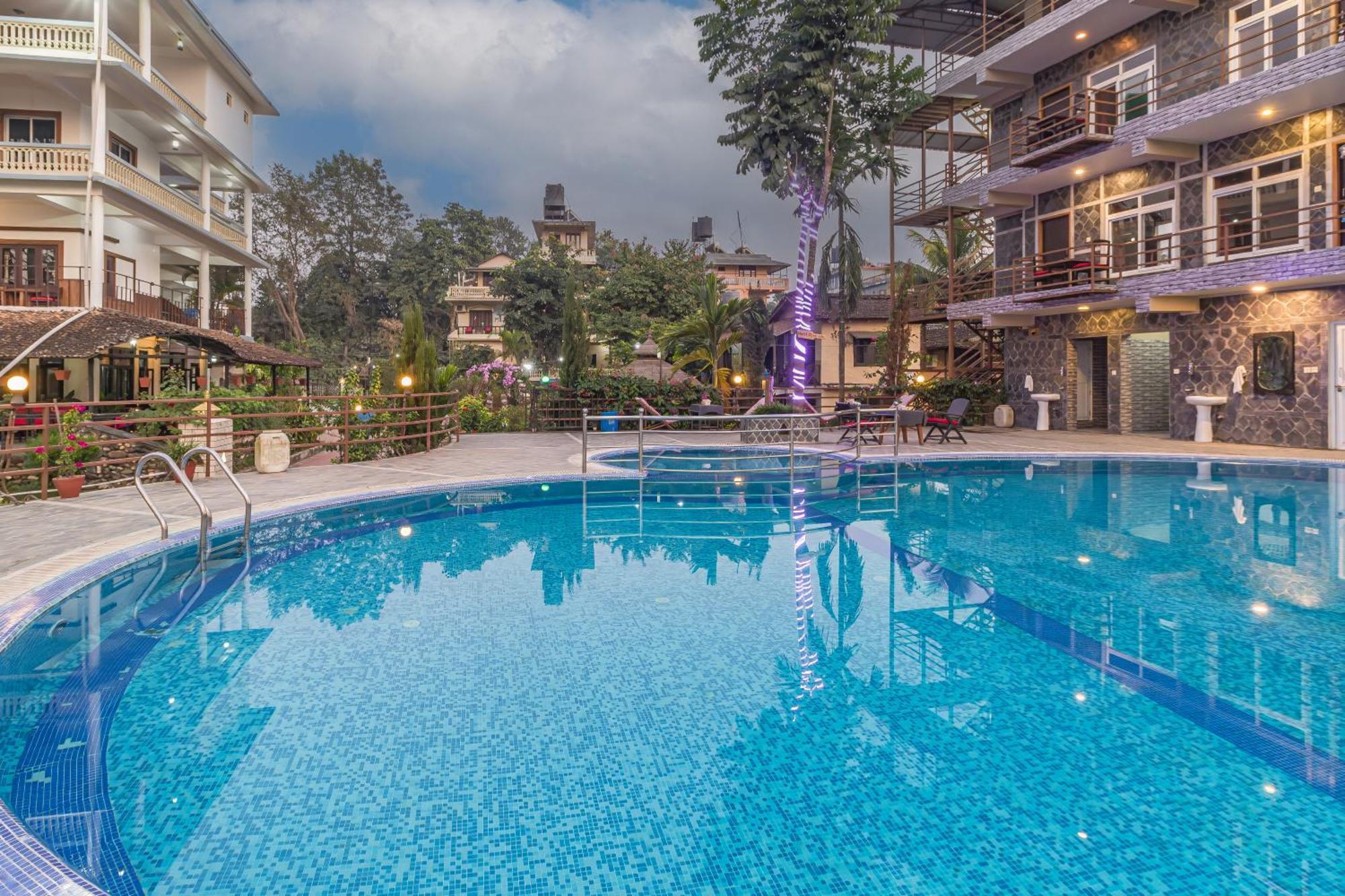 Hotel Riverside With Swimming Pool Sauraha Dış mekan fotoğraf