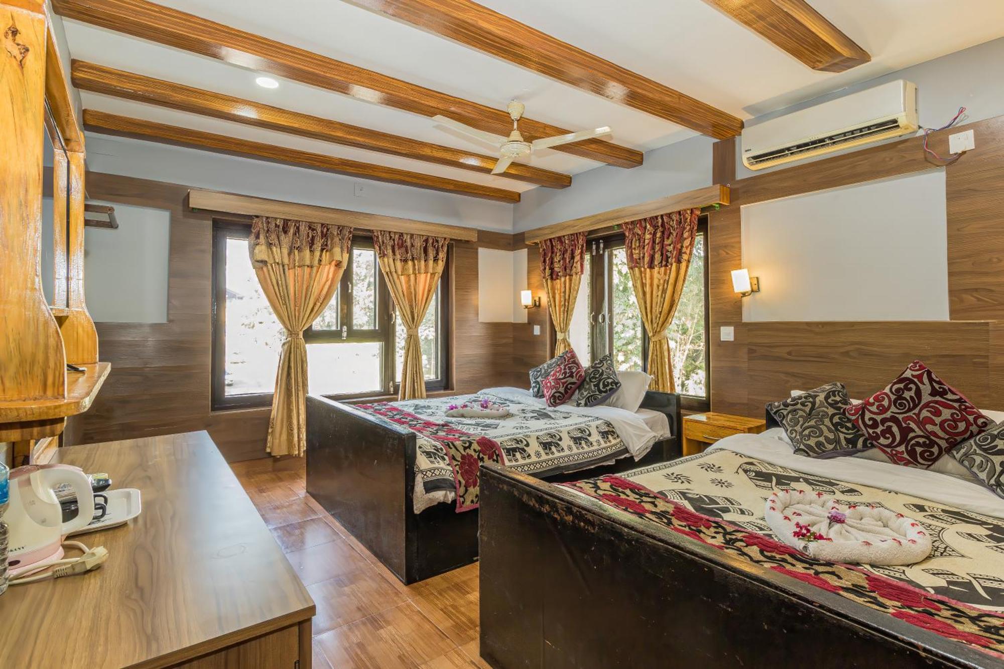 Hotel Riverside With Swimming Pool Sauraha Dış mekan fotoğraf