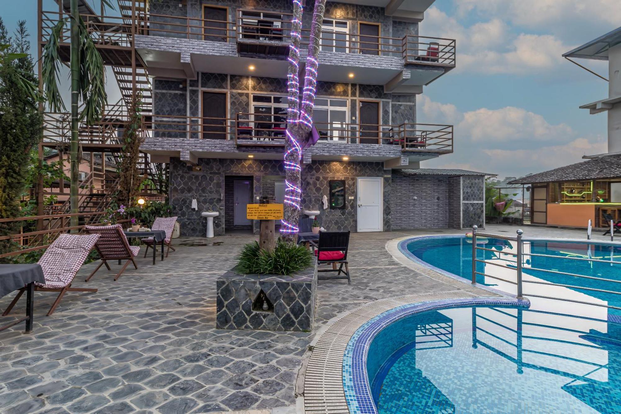 Hotel Riverside With Swimming Pool Sauraha Dış mekan fotoğraf