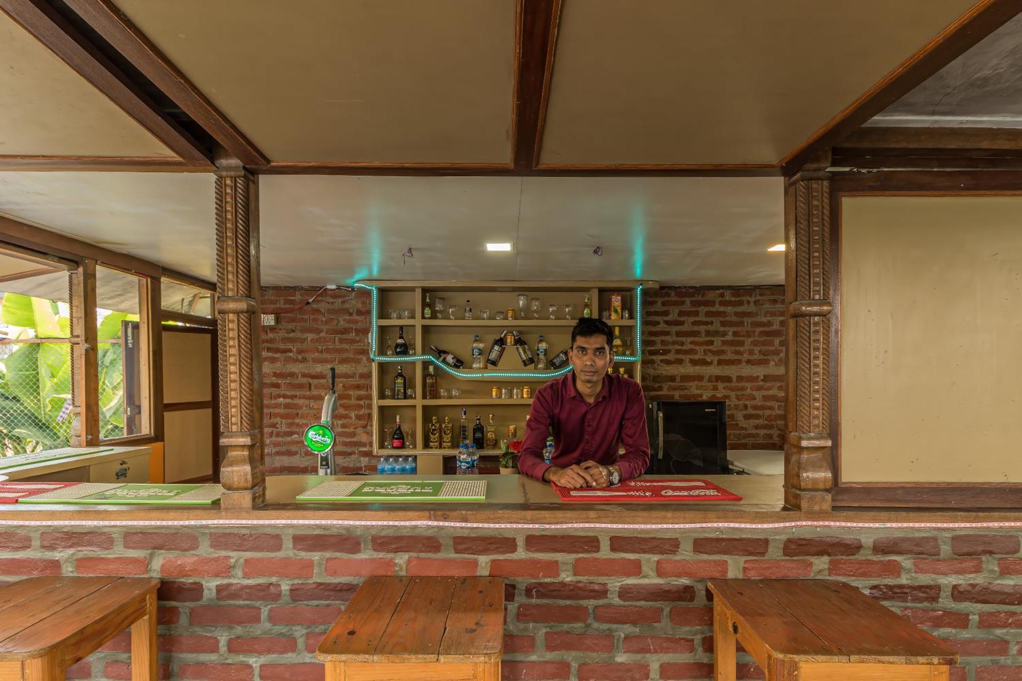 Hotel Riverside With Swimming Pool Sauraha Dış mekan fotoğraf