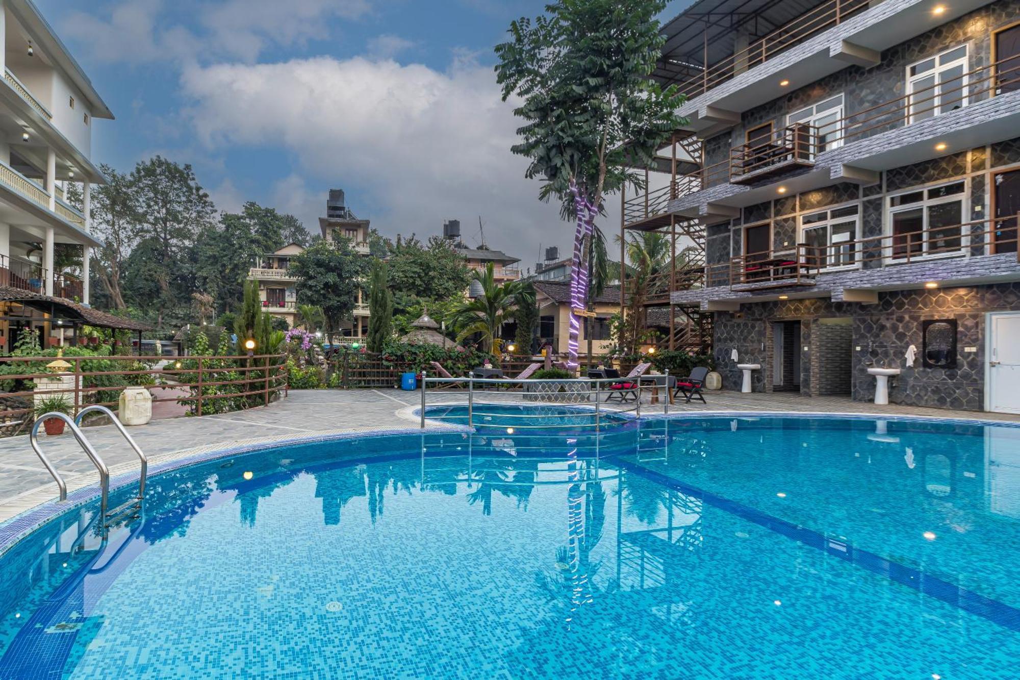 Hotel Riverside With Swimming Pool Sauraha Dış mekan fotoğraf