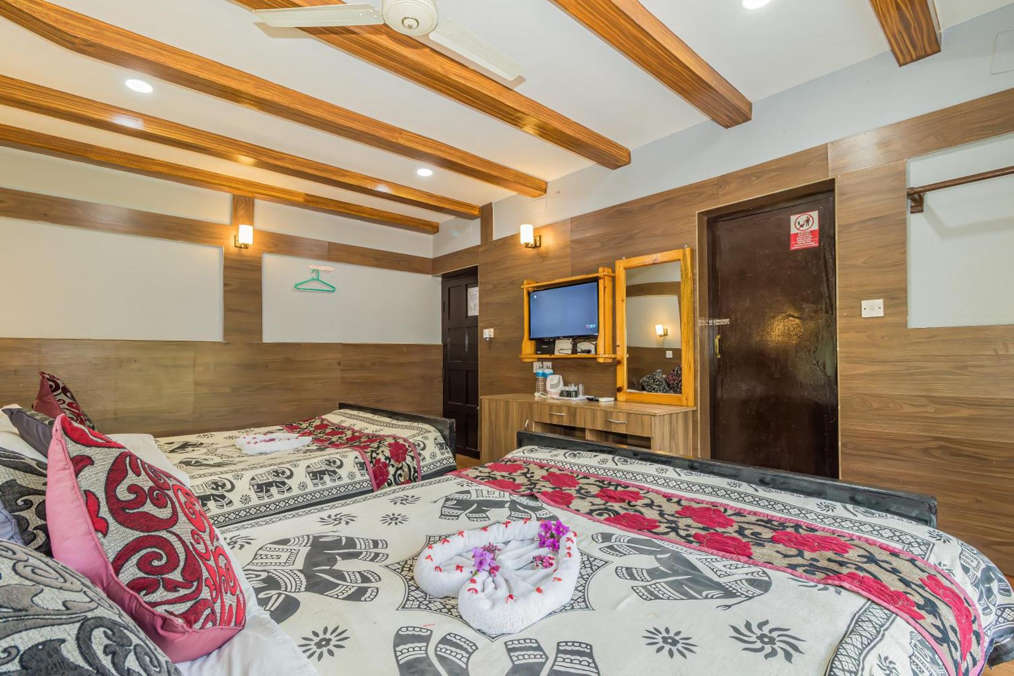 Hotel Riverside With Swimming Pool Sauraha Dış mekan fotoğraf