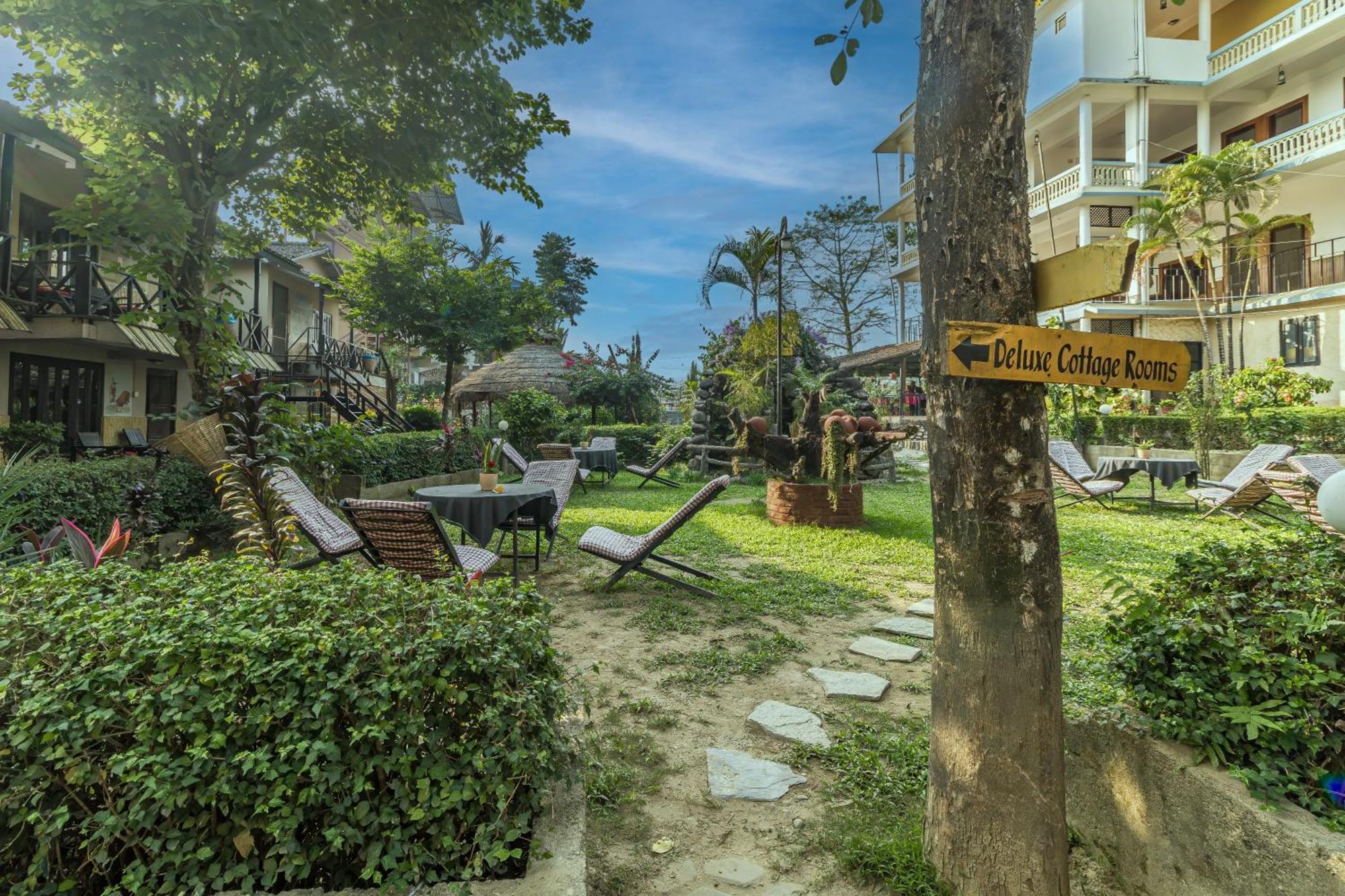Hotel Riverside With Swimming Pool Sauraha Dış mekan fotoğraf
